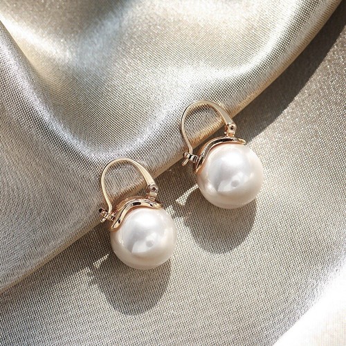 White pearl earrings - white,